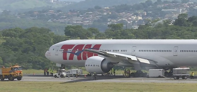 pousos e decolagens 🇧🇷 latam secando a pista em Teresina #latam #a