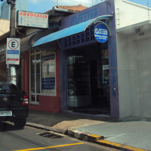 Ao lado de pontos comerciais, o escritório se localiza na principal avenida de São Sebastião do Paraíso/MG. 