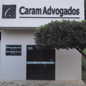 No norte do país, em Ouro Preto do Oeste/RO, o escritório situa-se numa área arborizada.