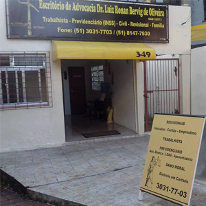 Uma placa na entrada do escritório de Canoas/RS indica as áreas atendidas pela banca. 