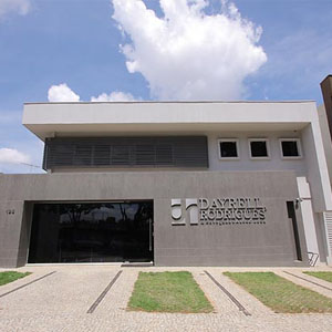 A arquitetura moderna caracteriza a banca de Goiânia/GO. 