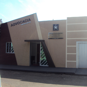 O escritório de José Bonifácio/SP se destaca pelas formas irregulares de sua fachada.